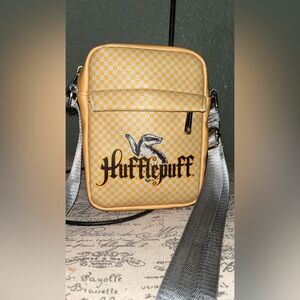 Buckle-Down Harry Potter Hufflepuff crossbody bag